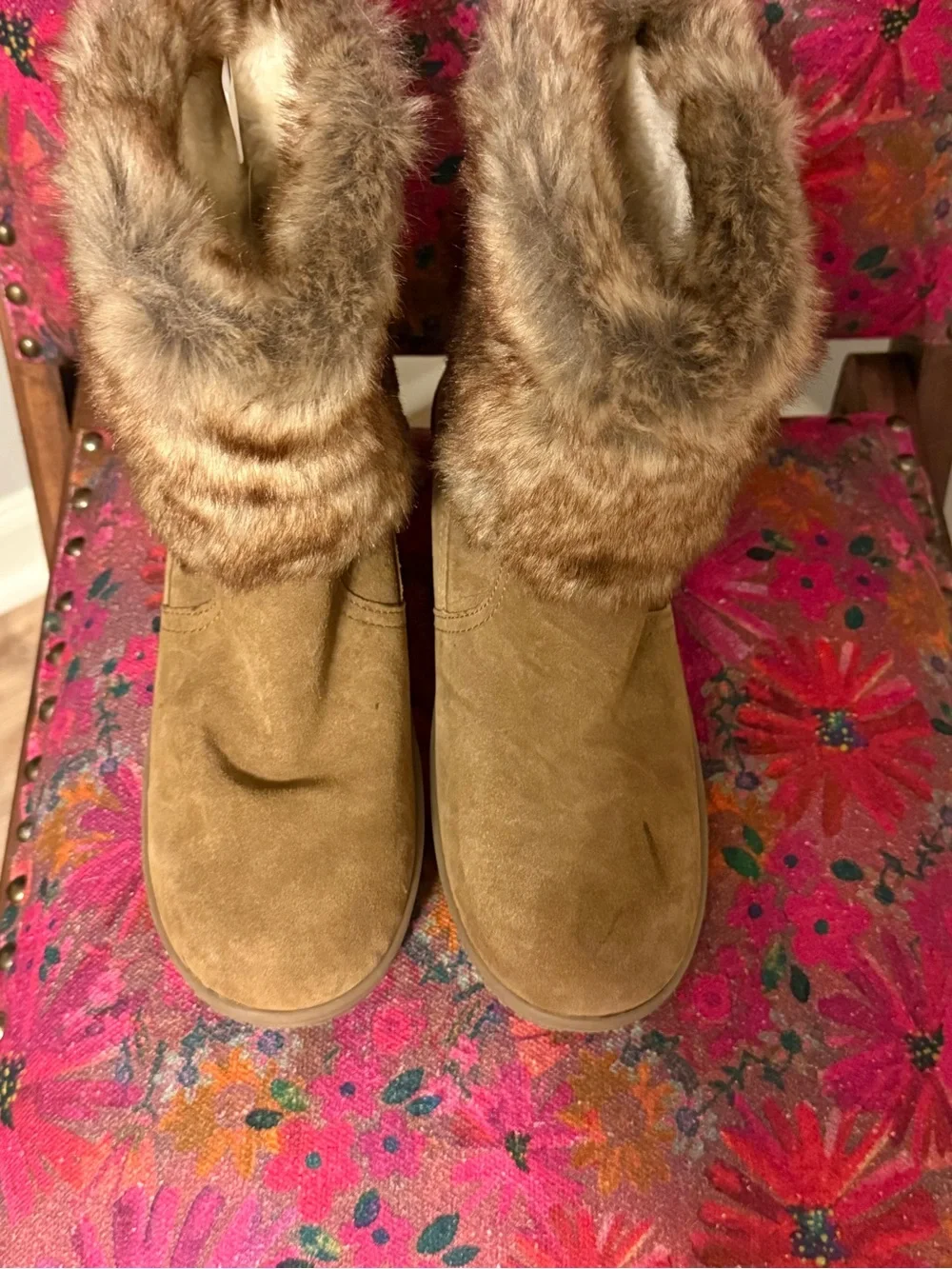 Minnetonka Tan Faux-Fur Cuff Suede Leather Winter Boots with Tassel Detail